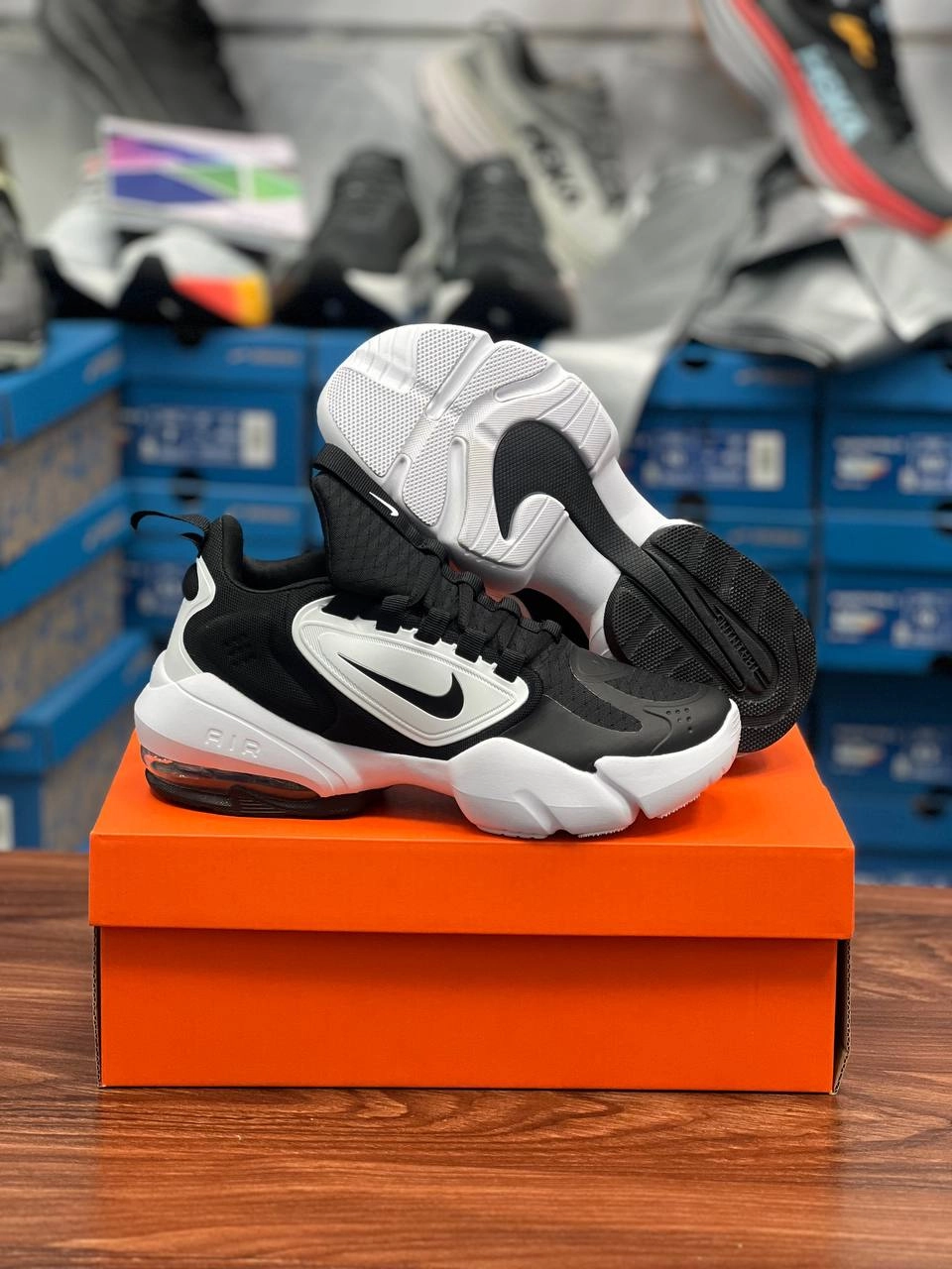 کتونی نایک ساواچ سایز ۴۰ تا ۴۵ تنوع در ۴ رنگ جذاب ، فروش بصورت عمده و تک . Nike air max alpha savage