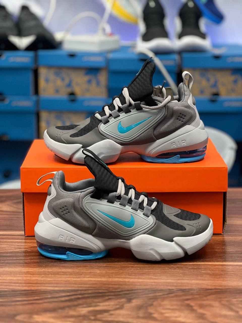 کتونی نایک ساواچ سایز ۴۰ تا ۴۵ تنوع در ۴ رنگ جذاب ، فروش بصورت عمده و تک . Nike air max alpha savage