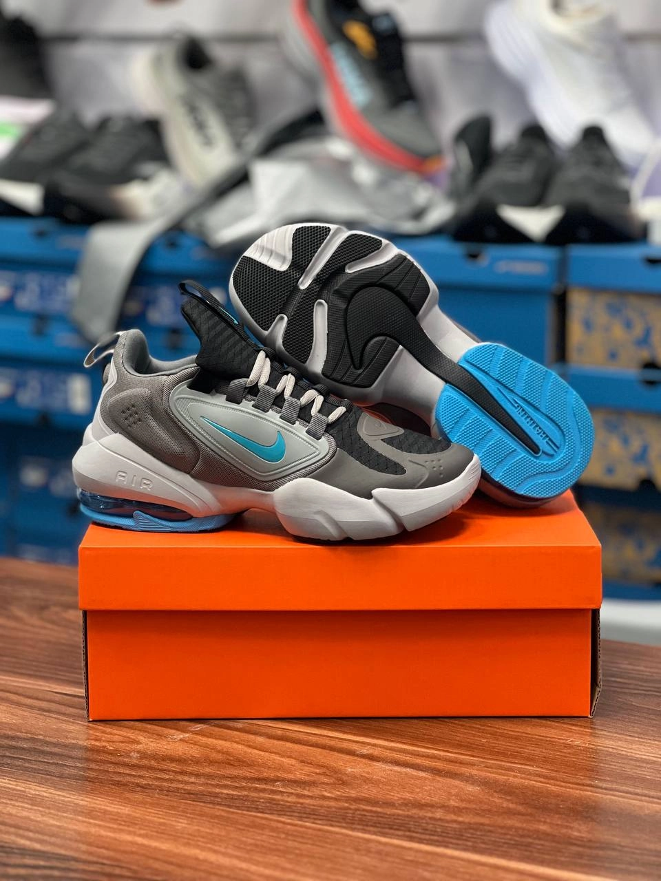 کتونی نایک ساواچ سایز ۴۰ تا ۴۵ تنوع در ۴ رنگ جذاب ، فروش بصورت عمده و تک . Nike air max alpha savage
