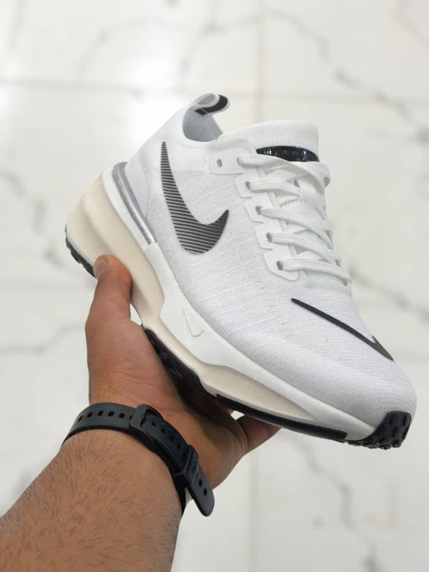 کتونی نایک زوم ایکس ویتنامی وارداتی . سایز ۴۰ تا ۴۲ .Nike zoom x lnviciblie Run3