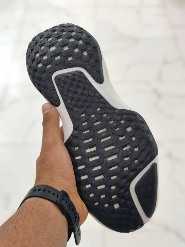 کتونی نایک زوم ایکس ویتنامی وارداتی . سایز ۴۰ تا ۴۲ .Nike zoom x lnviciblie Run3