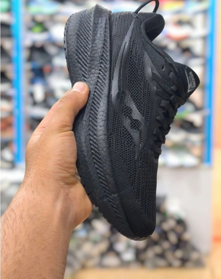 کتونی ساکونی تریمپ ۲۱/Saucony Triumph 21/ وارداتی ساخت ویتنام /سایز ۴۰الی ۴۵/فروش بصورت عمده و تک .