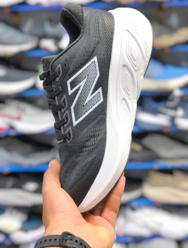 کتونی نیوبالانس 880 . وارداتی ساخت ویتنام . سایز ۴۰_۴۱_۴۲_۴۳_۴۴_۴۵. Newbalance 880 vietnam running