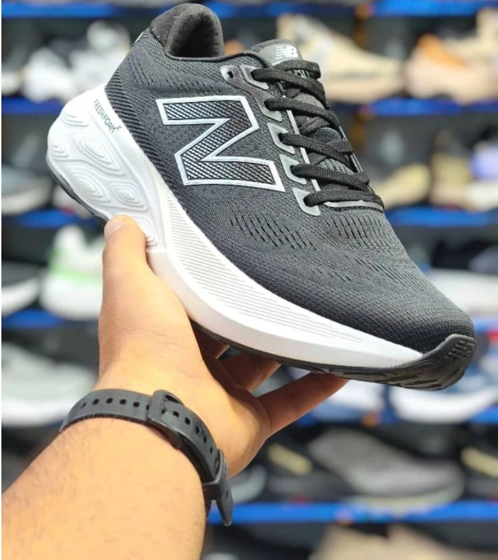 کتونی نیوبالانس 880 . وارداتی ساخت ویتنام . سایز ۴۰_۴۱_۴۲_۴۳_۴۴_۴۵. Newbalance 880 vietnam running