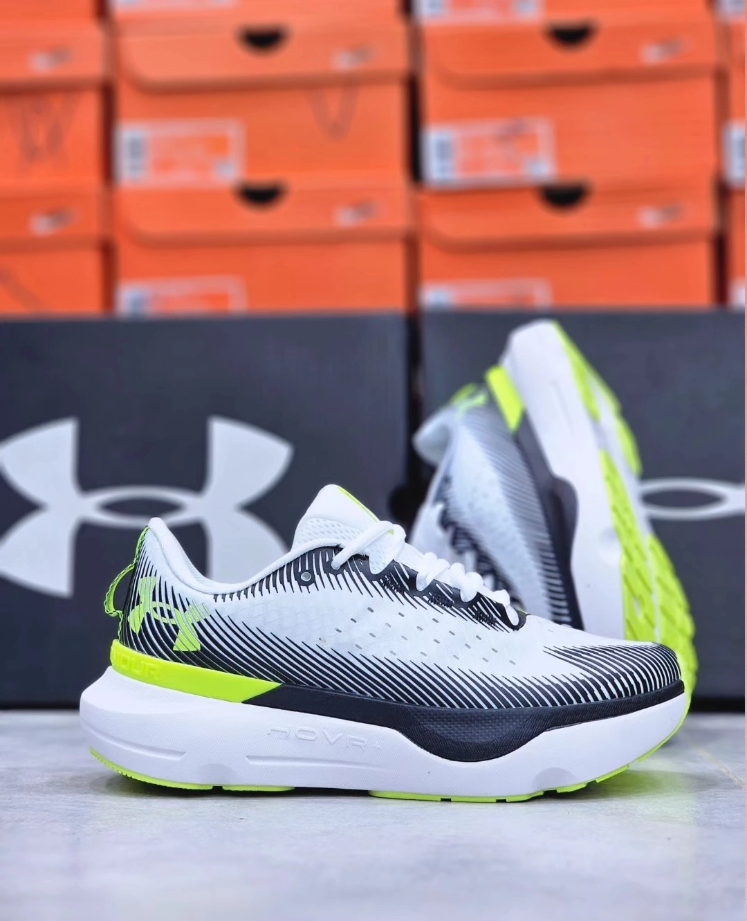 Under Armour lnfinite pro Running shoes. آندرارمور