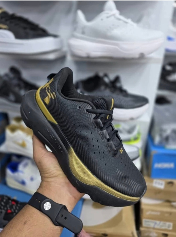 کتونی آندرارمور ، وارداتی ساخت ویتنام ، فروش بصورت عمده و تک ، سایز۴۰ تا ۴۵ . Under Armour lnfinite pro Running shoes