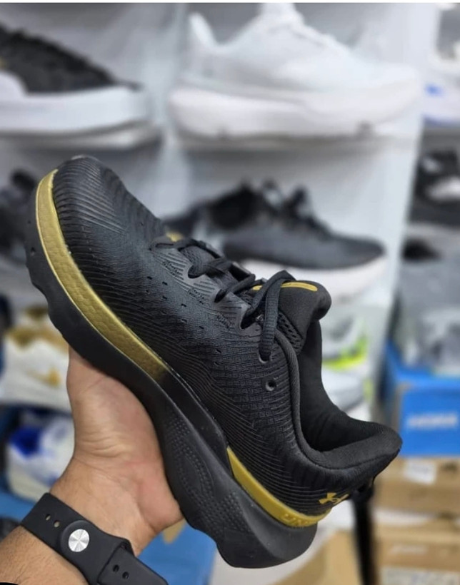 کتونی آندرارمور ، وارداتی ساخت ویتنام ، فروش بصورت عمده و تک ، سایز۴۰ تا ۴۵ . Under Armour lnfinite pro Running shoes