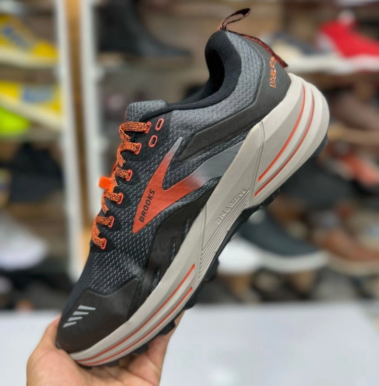 Brooks Cascadia 16 vietnam، بروکس کاسکادیا ۱۶