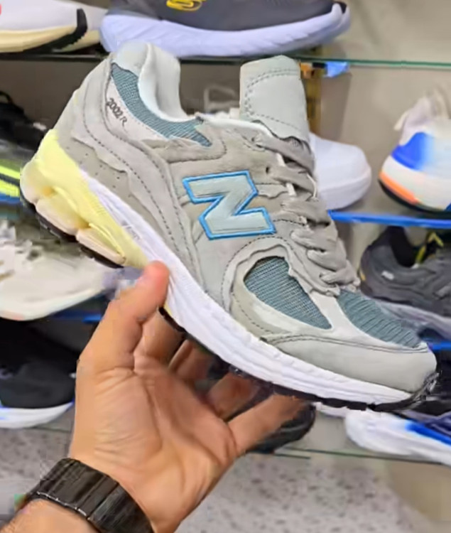 نیوبالانس (New Balance.2002R