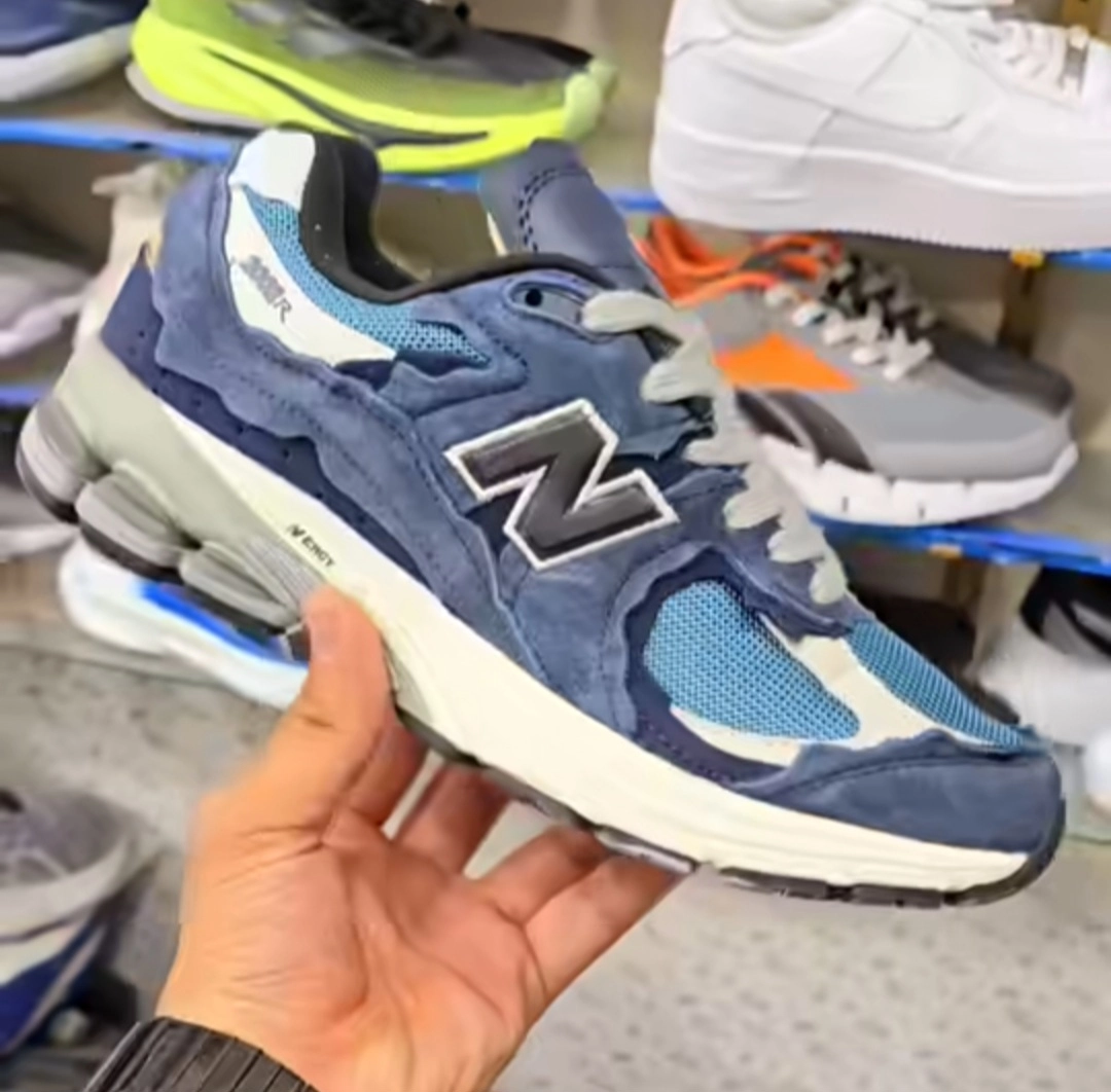 نیوبالانس (New Balance2002R