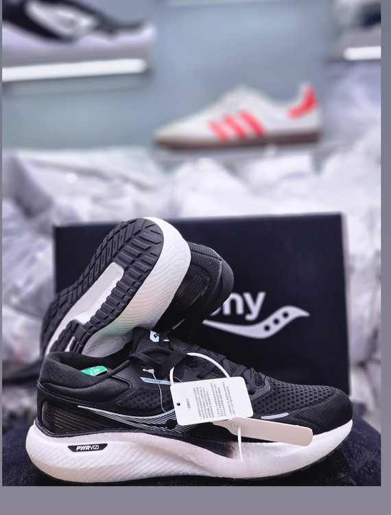 Saucony Trimuph 19 vietnam. ساکونی تریمپ ۱۹