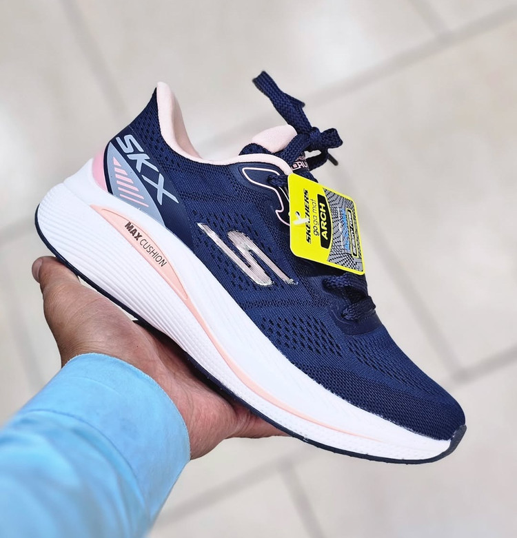 Skechers. ,اسکیچرز