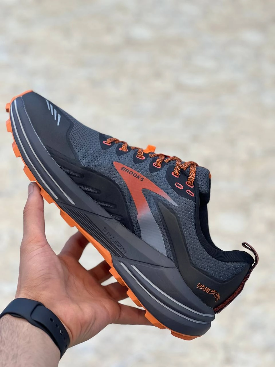 کتونی بروکس کاسکادیا ۱۶ ساخت ویتنام ، سایز ۴۰ تا ۴۵ فروش بصورت عمده و تک . Brooks Cascadia 16 vietnam