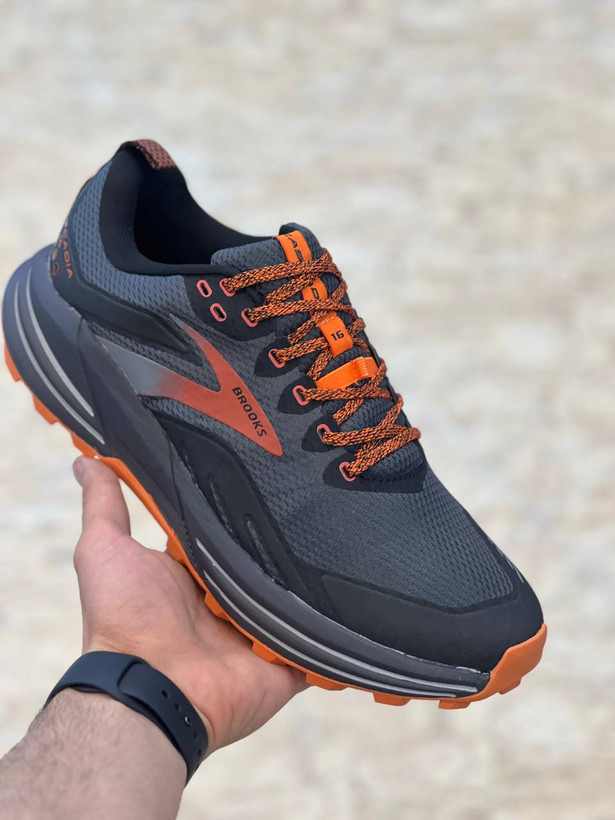 کتونی بروکس کاسکادیا ۱۶ ساخت ویتنام ، سایز ۴۰ تا ۴۵ فروش بصورت عمده و تک . Brooks Cascadia 16 vietnam