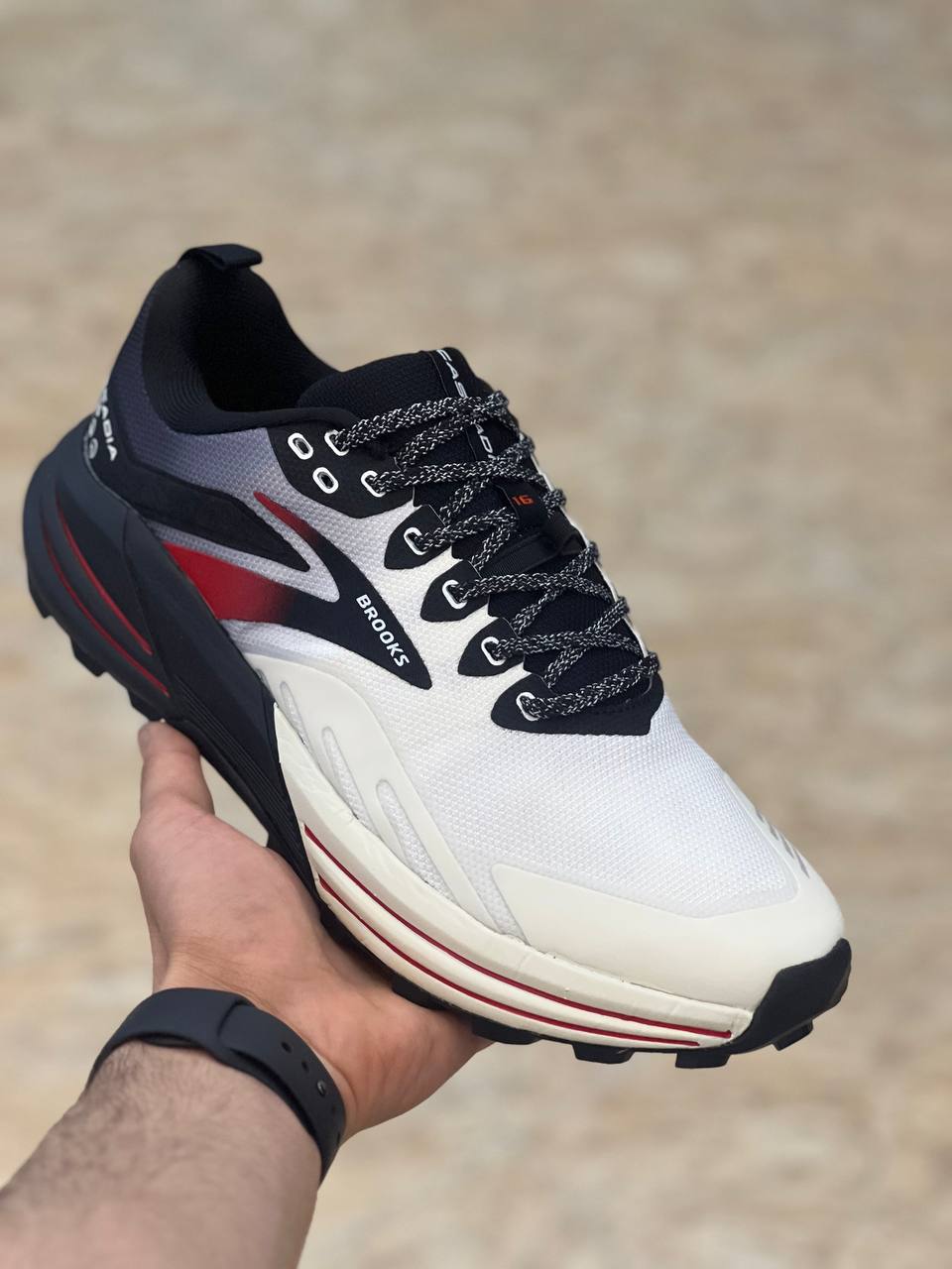 کتونی بروکس کاسکادیا ۱۶ وارداتی ویتنام ، سایز ۴۰ تا ۴۵ فروش بصورت عمده و تک . Brooks Cascadia 16 vietnam