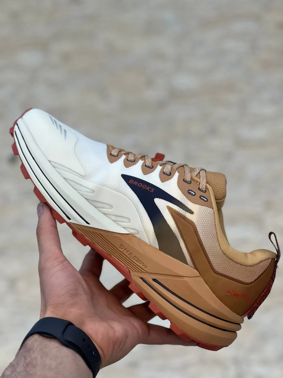 کتونی بروکس کاسکادیا ۱۶ وارداتی ویتنام ، سایز ۴۰ تا ۴۵ فروش بصورت عمده و تک . Brooks Cascadia 16 vietnam