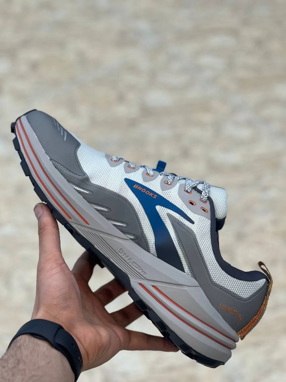 کتونی بروکس کاسکادیا ۱۶ ساخت ویتنام ، سایز ۴۰ تا ۴۵ فروش بصورت عمده و تک . Brooks Cascadia 16 vietnam