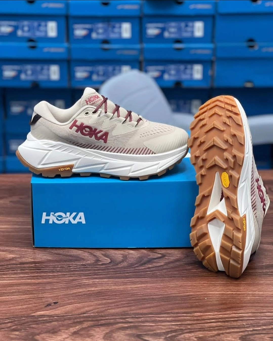 کتونی هوکا وان وان زیره ویبرام گورتکس ، وارداتی ساخت ویتنام ، سایز۴۰ تا ۴۵ فروش بصورت عمده و تک . HOKA ONE ONE M SKYLINE_FLOAT X VIETNAM