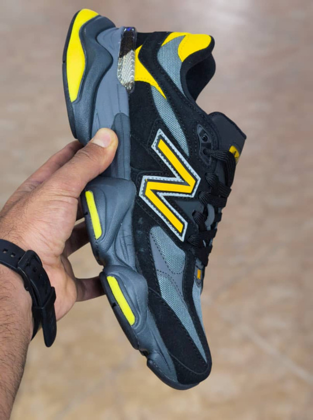 کتونی نیوبالانس ۹۰۶۰ ساخت ویتنام وارداتی.سایز ۴۰ تا ۴۵ فروش بصورت عمده و تک . New balance 9060 vietnam