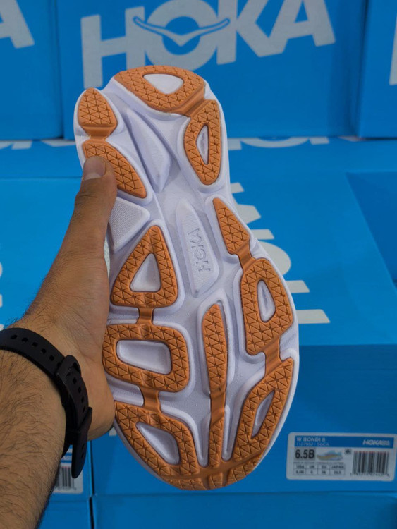 کتونی رانینگ هوکا باندی ۸ ، ساخت ویتنام ، hoka bondi 8