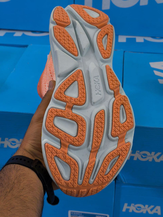 کتونی رانینگ هوکا باندی ۸ ، ساخت ویتنام ، hoka bondi 8