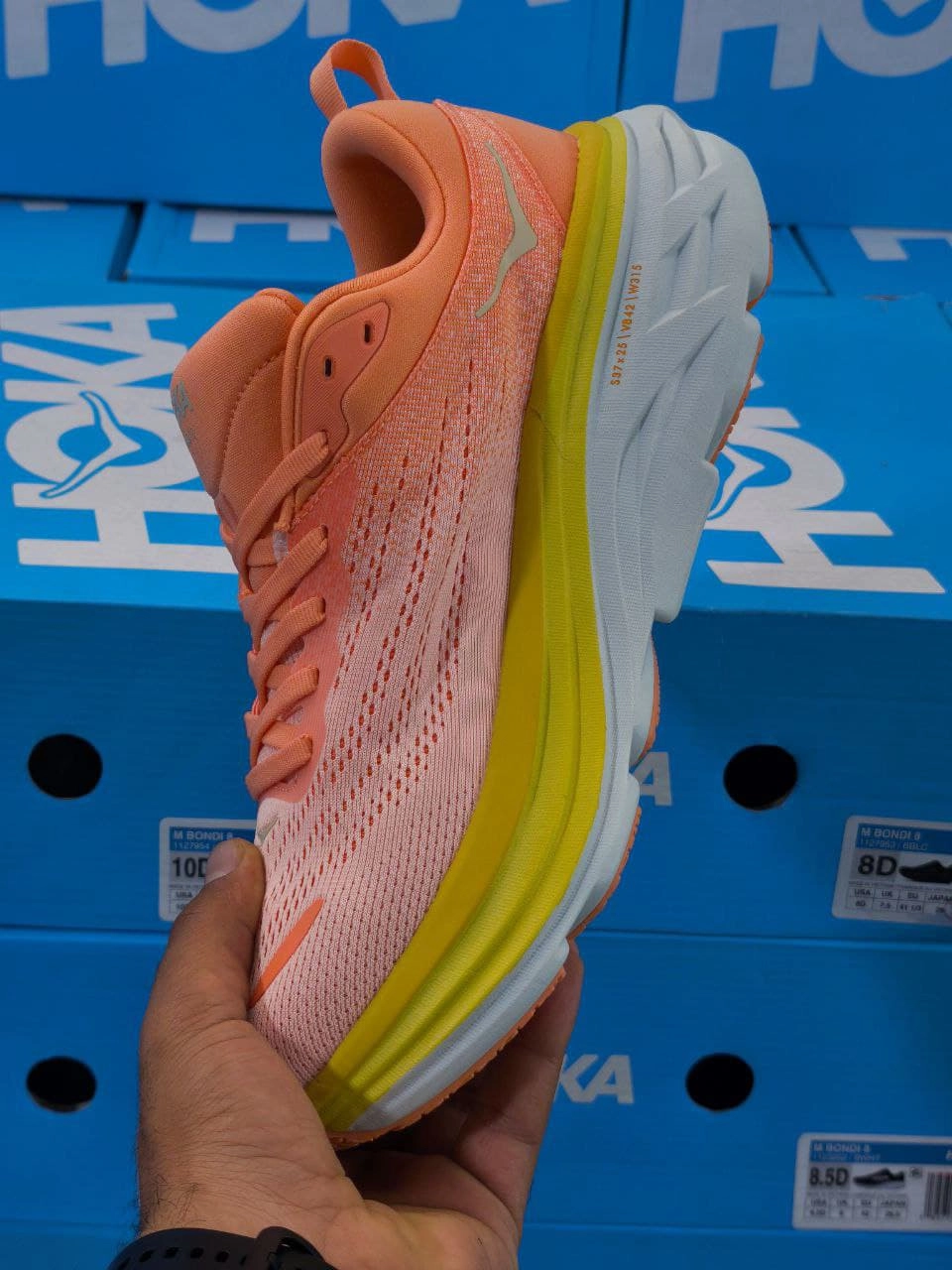 کتونی رانینگ هوکا باندی ۸ ، ساخت ویتنام ، hoka bondi 8