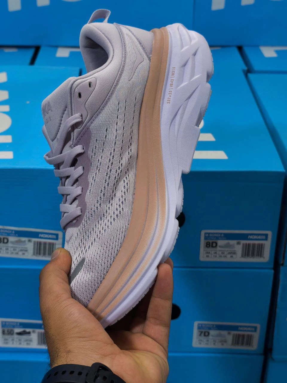 کتونی رانینگ هوکا باندی ۸ ، ساخت ویتنام ، hoka bondi 8
