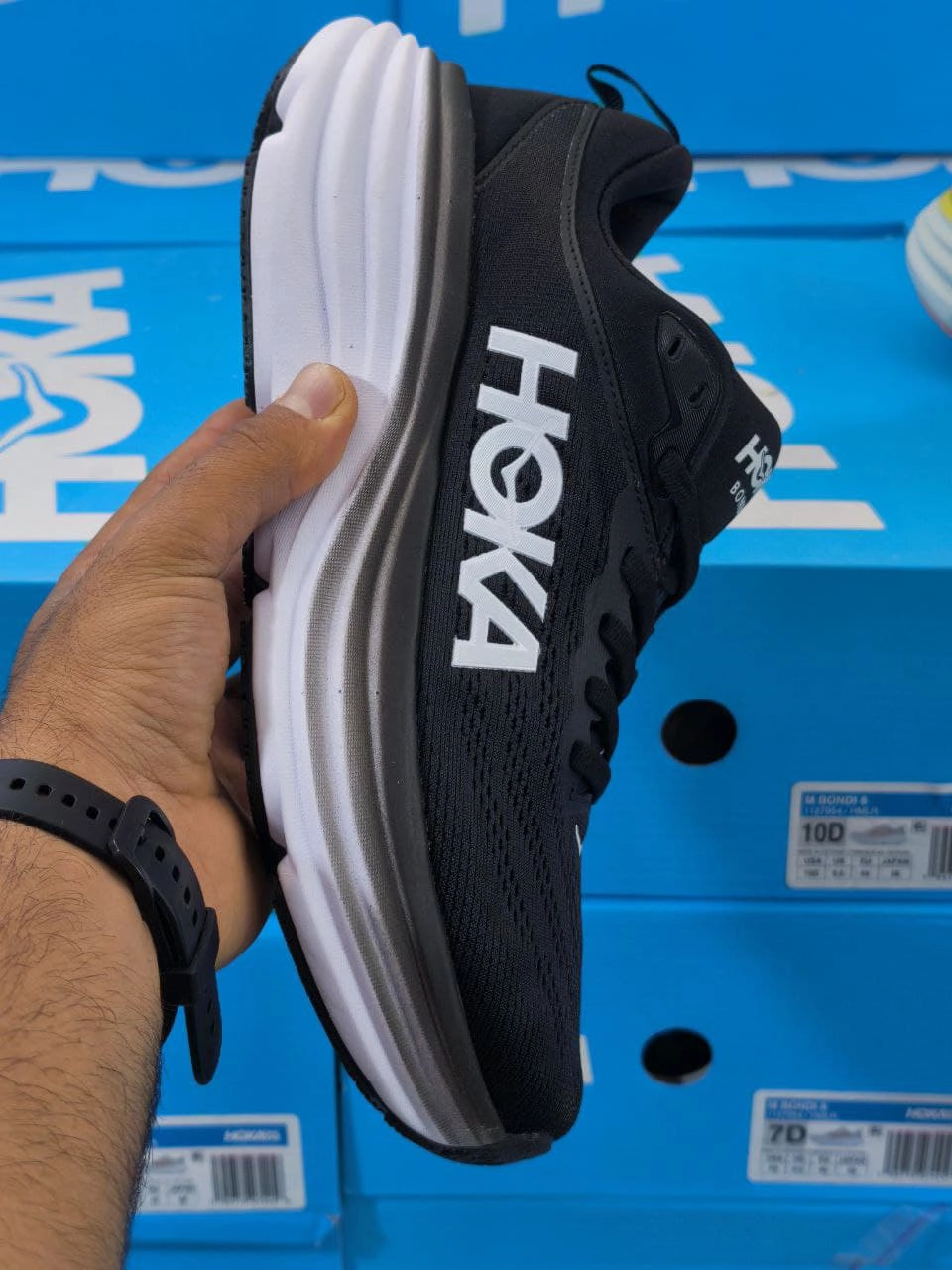 کتونی رانینگ هوکا باندی ۸ ، ساخت ویتنام ، hoka bondi 8
