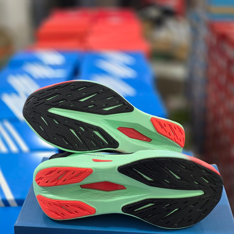 Brooks Hyperion Max Vietnam.بروکس هایپریون