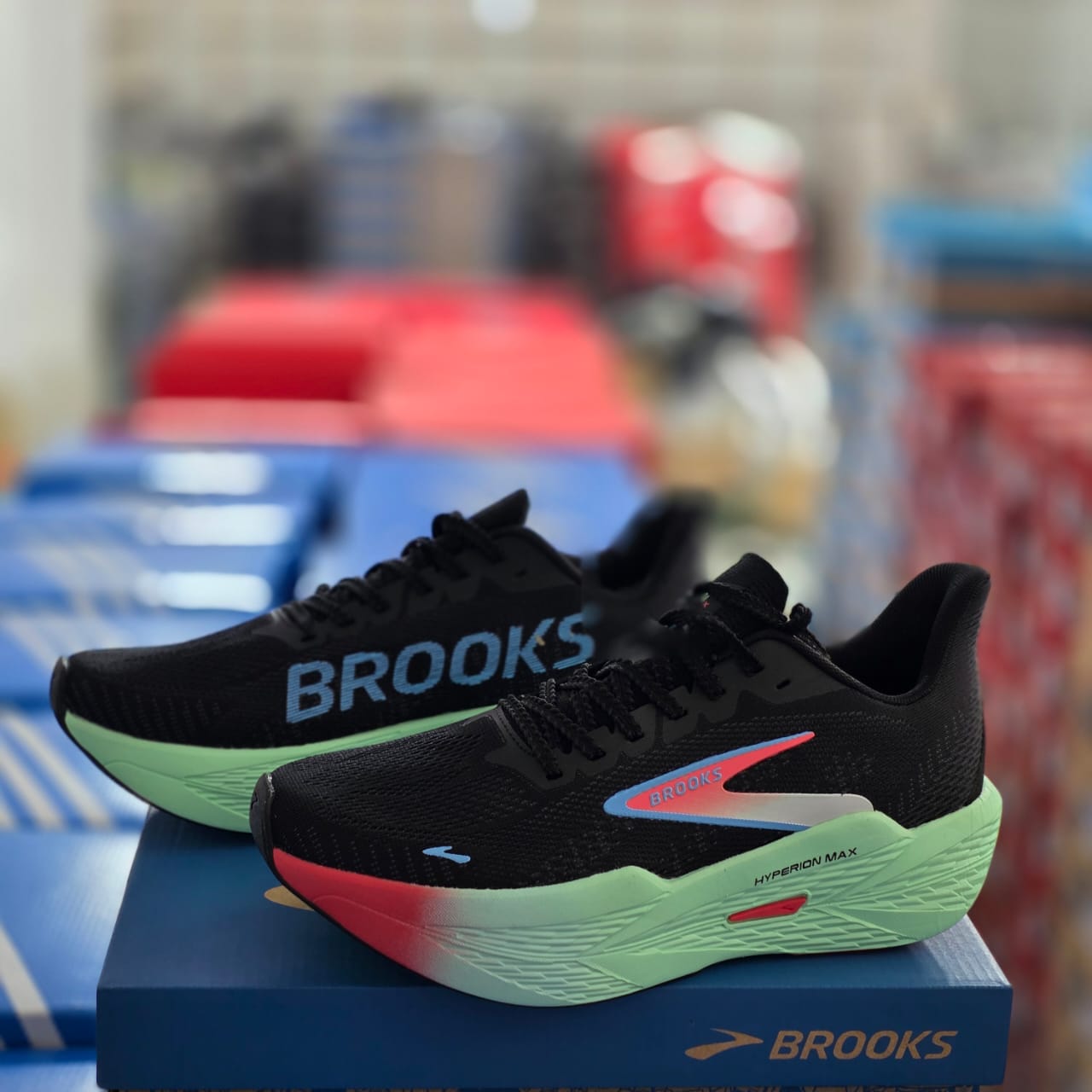 کتونی بروکس هایپریون مکس ،وارداتی ویتنام سایز ۴۰ تا ۴۵ ، فروش بصورت عمده و تک brooks hyperion max