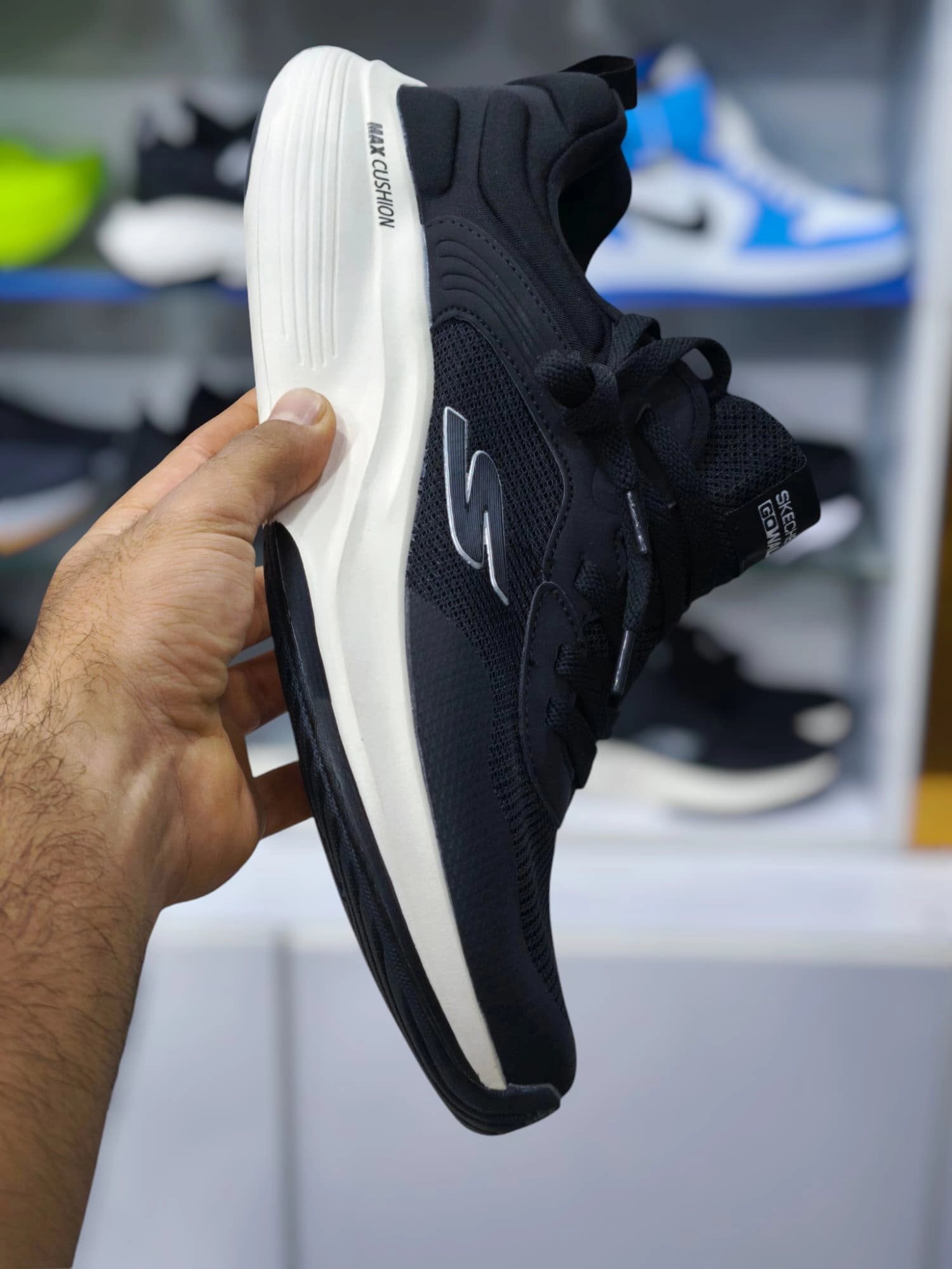 Skechers Max Cushion vietnam. اسکیچرز