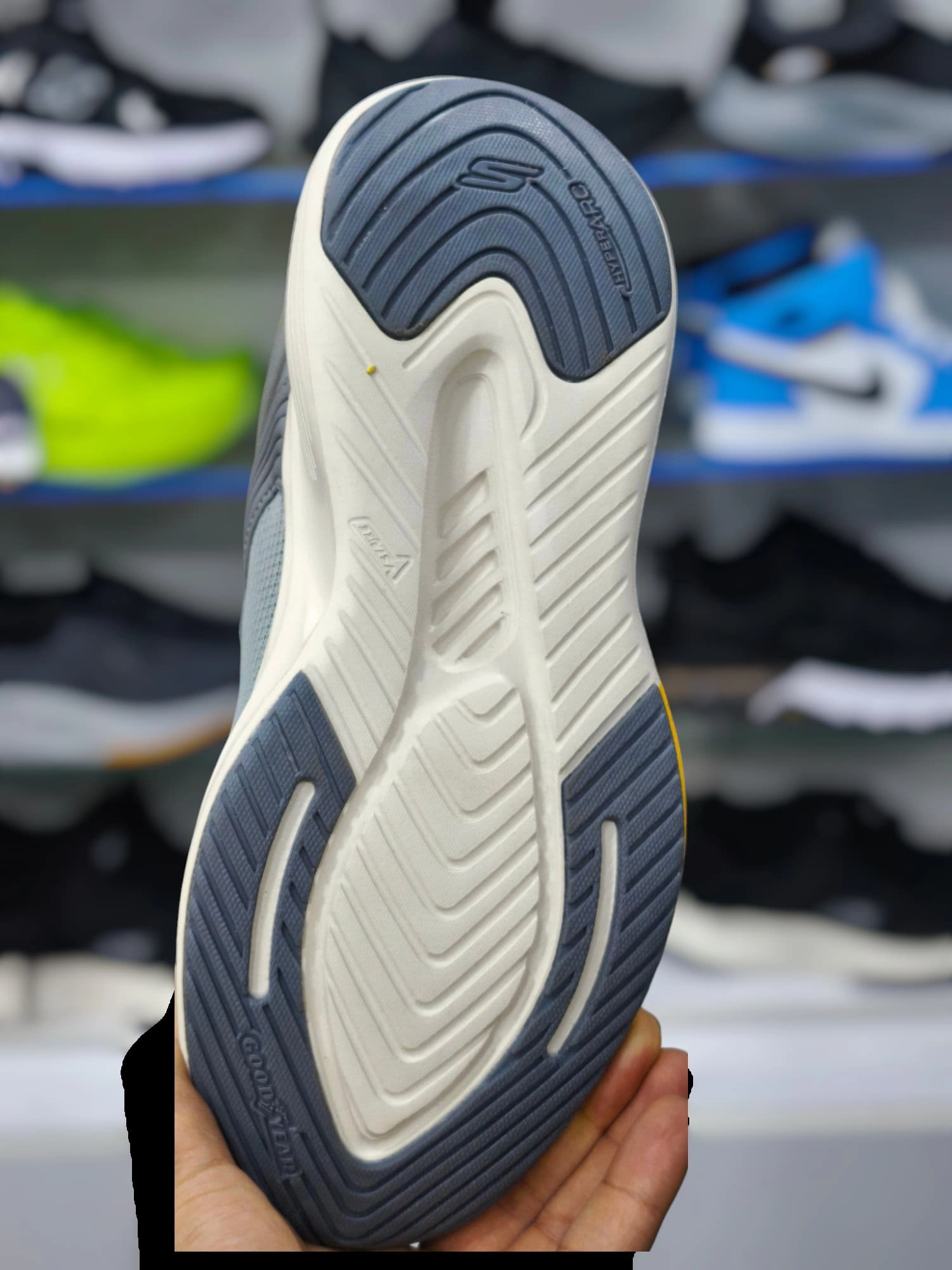Skechers Max Cushion vietnamاسکیچرز