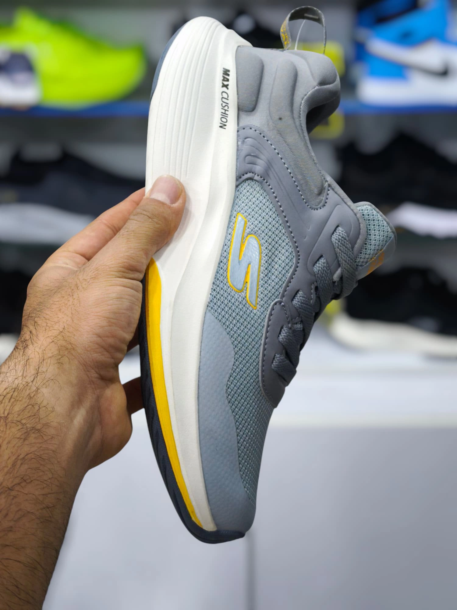 کتونی اسکیچرز سایز ۴۰ تا ۴۵ فروش تکی و عمده.وارداتی ویتنام . Skechers Max Cushion vietnam
