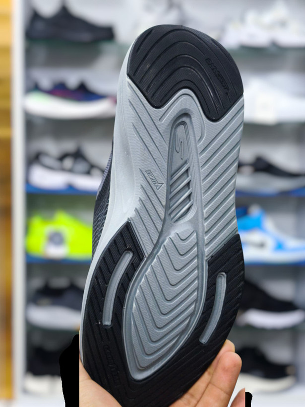کتونی اسکیچرز ساخت ویتنام وارداتی سایز ۴۰ تا ۴۵ فروش بصو ت عمده و تک . Skechers walk max walker vietnam