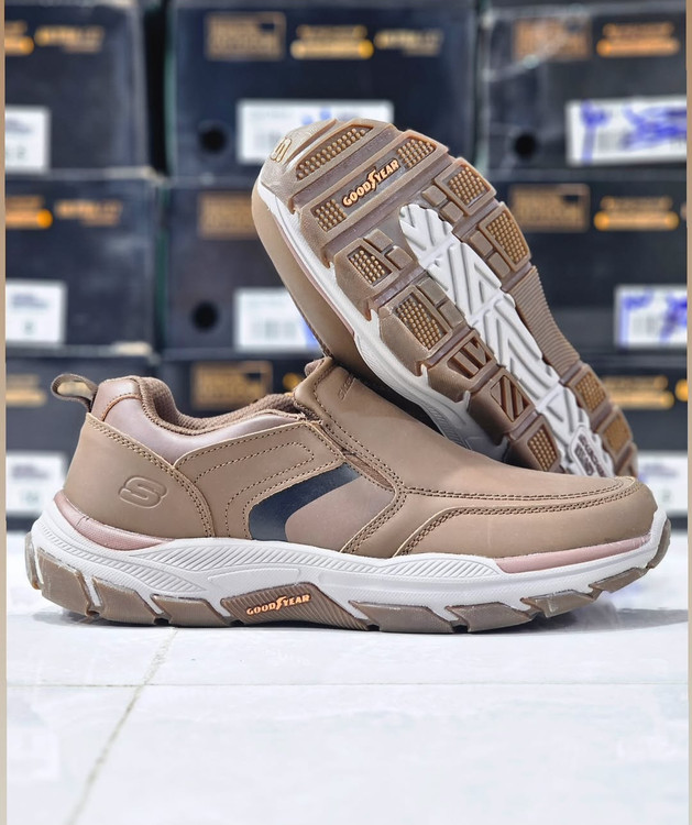 Skechers max cushioning terminus sneaker vietnam. اسکیچرز رویه چرم