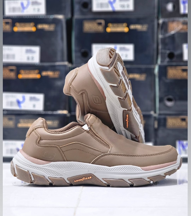 Skechers max cushioning terminus sneaker vietnam. اسکیچرز رویه چرم