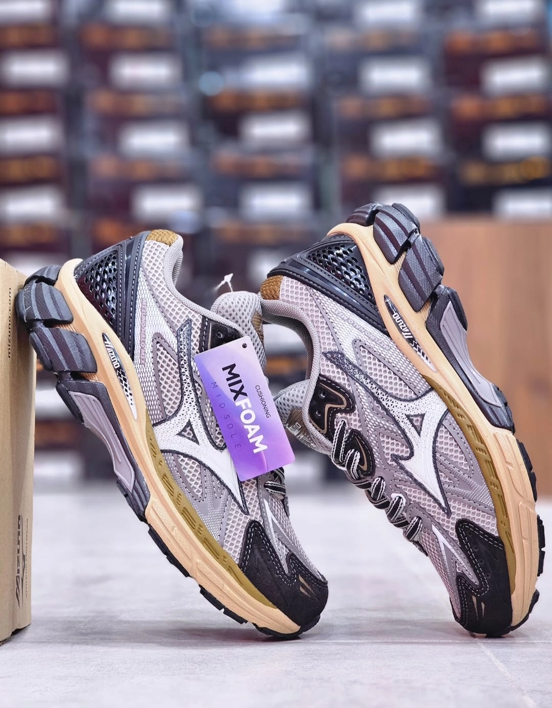 کتونی میزانو بتا/Mizuno Wave Rider Beta / سایزبندی ۴۰ تا ۴۵/ فروش عمده و تک .مناسب برای پیاده رویی رانینگ . همراه با جعبه بارکد دار .