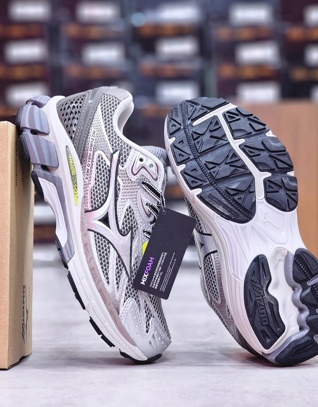 کتونی میزانو بتا/Mizuno Wave Rider Beta / سایزبندی ۴۰ تا ۴۵/ فروش عمده و تک .مناسب برای پیاده رویی رانینگ . همراه با جعبه بارکد دار .