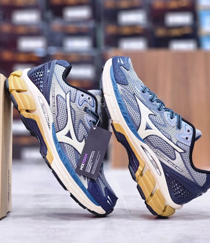 کتونی میزانو بتا/Mizuno Wave Rider Beta / وارداتی ویتنام / سایزبندی ۴۰ تا ۴۵/ فروش عمده و تک .مناسب برای پیاده رویی رانینگ . همراه با جعبه بارکد دار .
