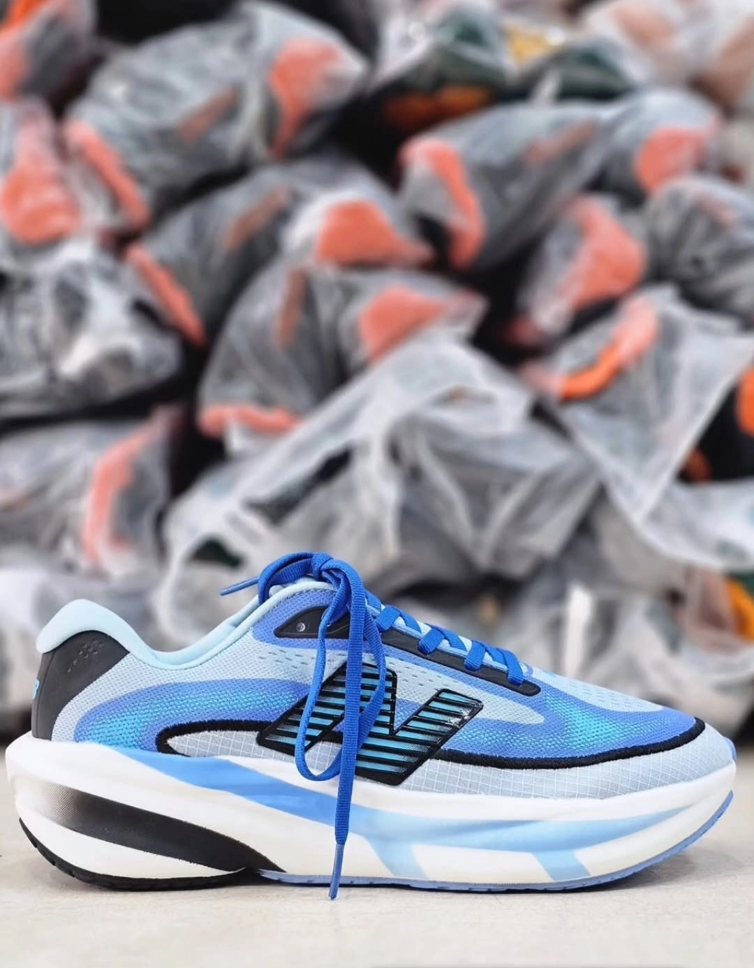 کتونی نیوبالانس فرش فوم/Newbalance fresh foam /مناسب برای باشگاه ، رانینگ ، روزمره .وارداتی ویتنام. سایز ۴۰_۴۱_۴۲_۴۳_۴۴_۴۵/فروش عمده و تک/همراه با جعبه بارکد دار .