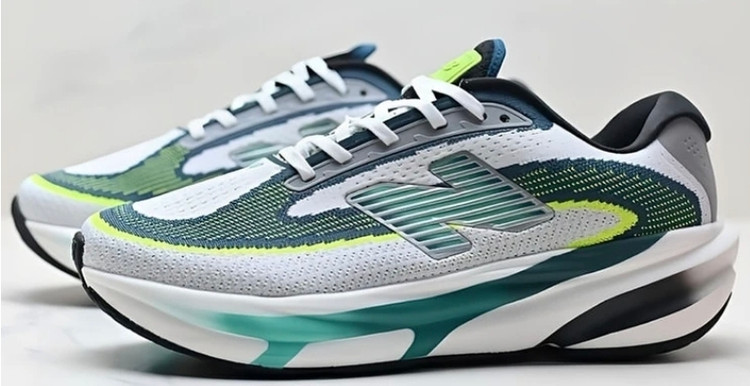 کتونی نیوبالانس فرش فوم/Newbalance fresh foam /مناسب برای باشگاه ، رانینگ ، روزمره .وارداتی ویتنام. سایز ۴۰_۴۱_۴۲_۴۳_۴۴_۴۵/فروش عمده و تک/همراه با جعبه بارکد دار .