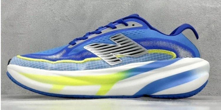 کتونی نیوبالانس فرش فوم/Newbalance fresh foam