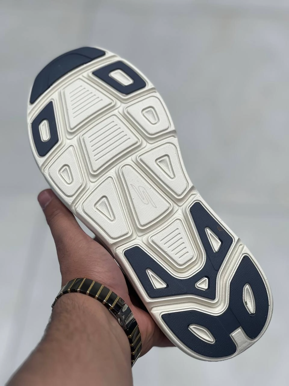 کتونی اسکیچرز/Skechers Max cushion/ سایز ۴۰ تا ۴۵/ فروش عمده و تک /ساخت ویتنام وارداتی/ سبک و طبی و راحت