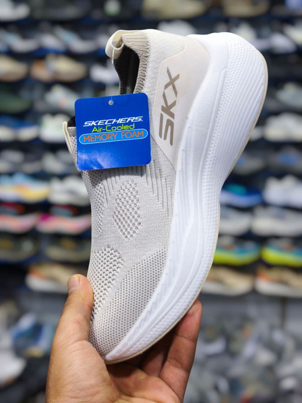 کتونی اسکیچرز مدل max cushion , سایز ۳۷ تا ۴۰ ، وارداتی ویتنام ، فروش عمده و تک. Skechers Max Cushion Vietnam