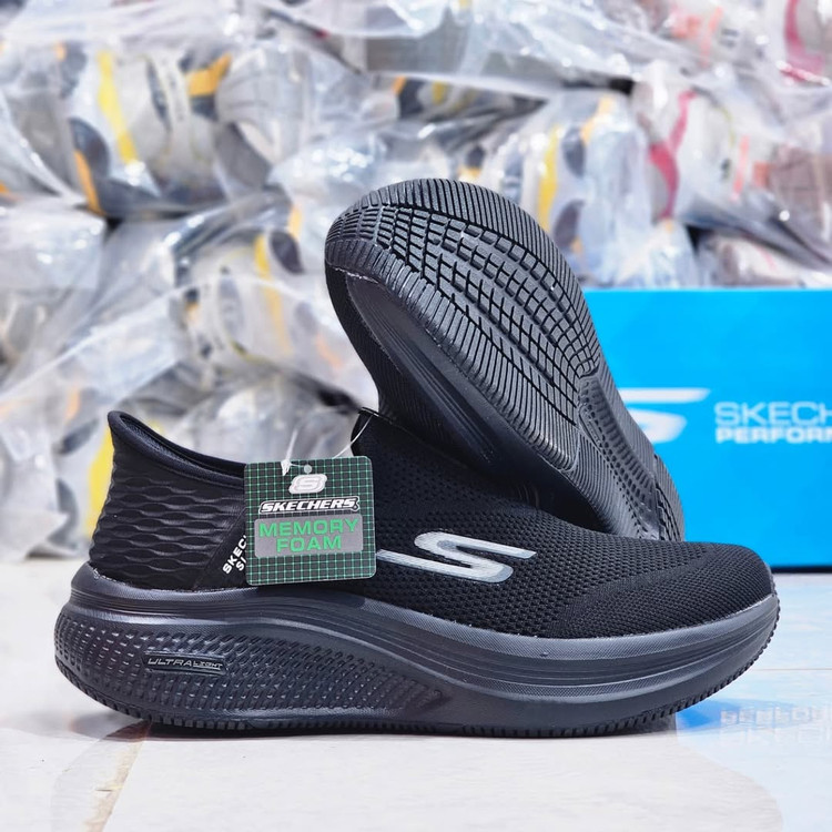 کفش اسکیچرز ۲۰۲۵ بدون بند مموری فوم سبک و طبی و راحت /Skechers Slip _Ins Ultra Go Sole Memory Foam /سایز ۴۰ تا ۴۵/کتونی وارداتی ویتنام /فروش عمده و تک .