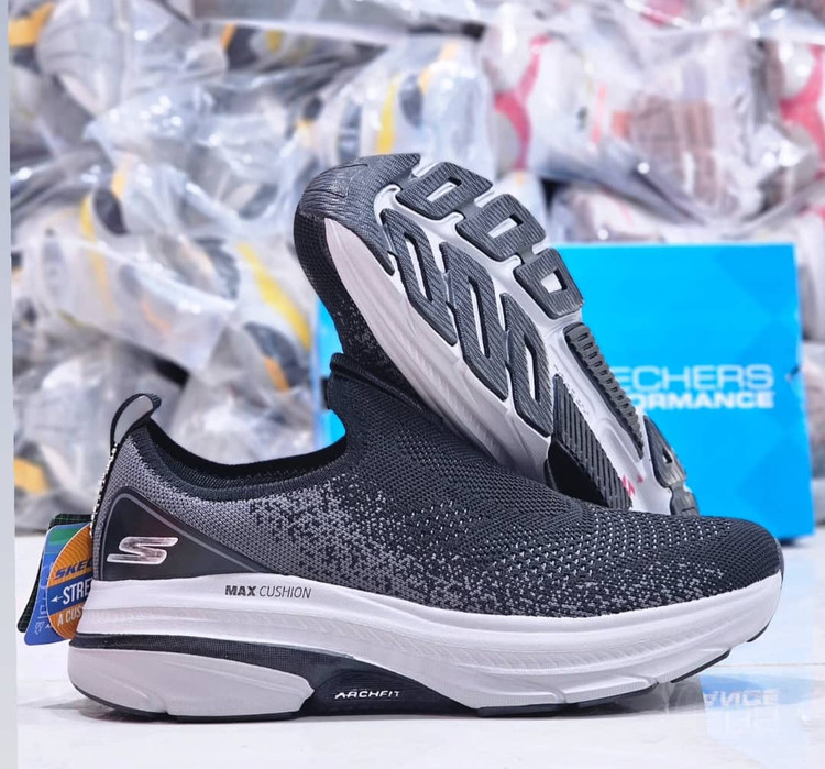 Skechers Max Cushion Vietnam. اسکیچرز مکس کوشن