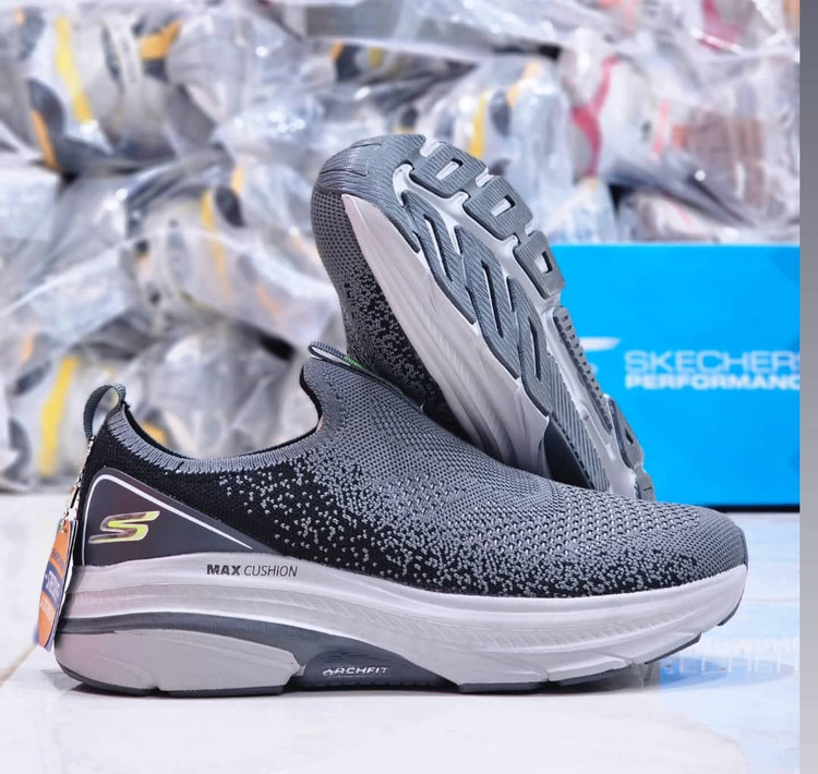 Skechers Max Cushion Vietnam. اسکیچرز مکس کوشن