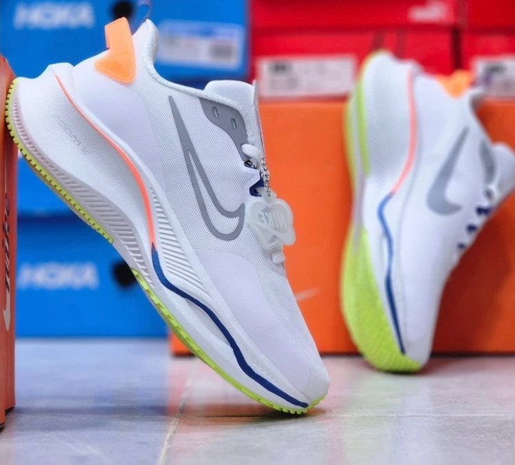 کتونی نایک زوم لبخندی ویتنامی توری مستر سایزبندی کامل 40تا 45 باکارتن بارکددار.Nike Zoom X Vietnam