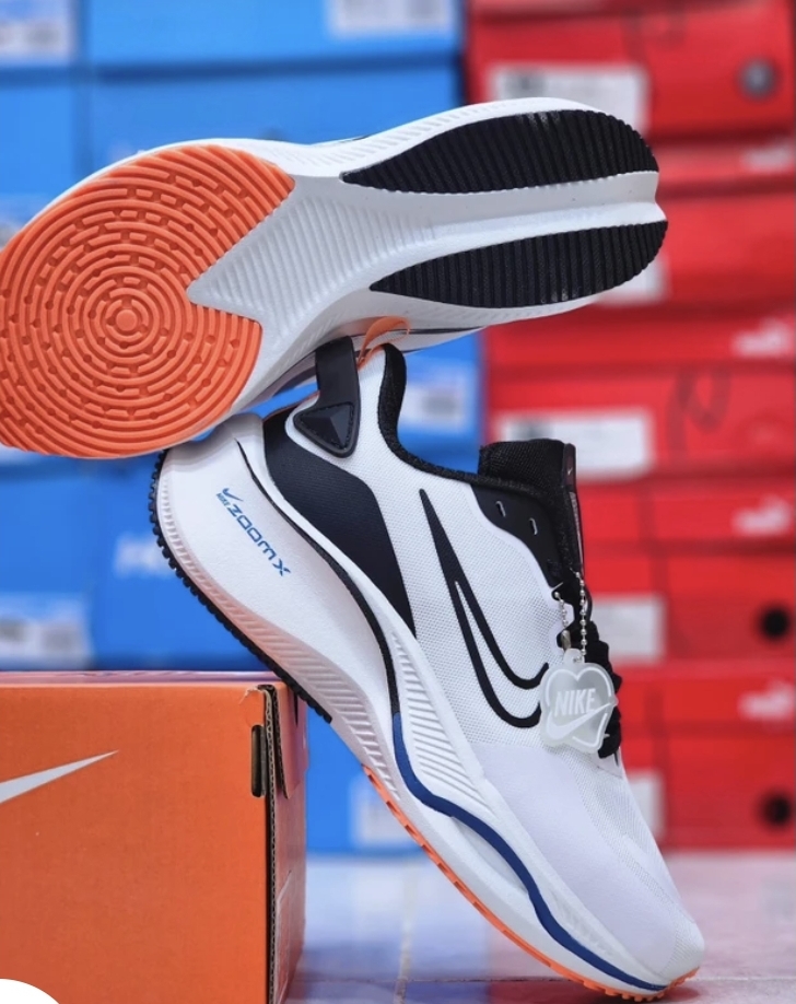 کتونی نایک زوم لبخندی ویتنامی توری مستر سایزبندی کامل 40تا 45 باکارتن بارکددار.Nike Zoom X Vietnam