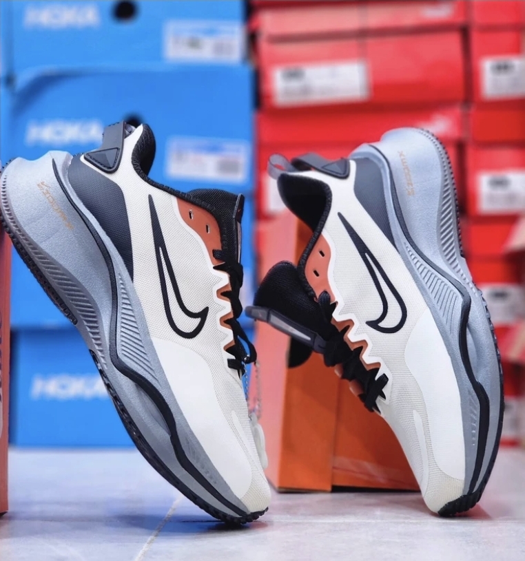 کتونی نایک زوم لبخندی ویتنامی توری مستر سایزبندی کامل 40تا 45 باکارتن بارکددار.Nike Zoom X Vietnam